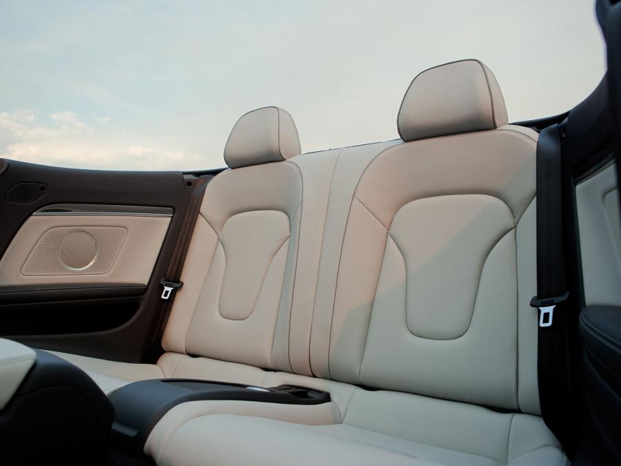Интерьер Audi RS5 Cabriolet 2013 года  (AU) (фото 14 из 19)